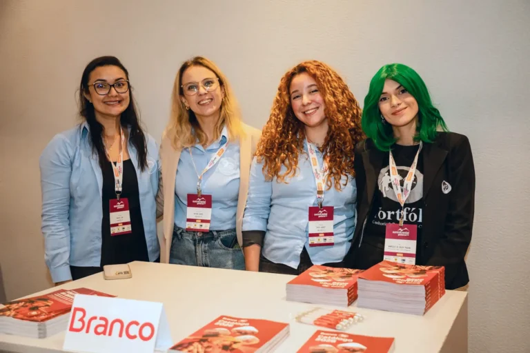 Estande Branco equipe no Summit Rental Gestoras 2026, Pullman Guarulhos