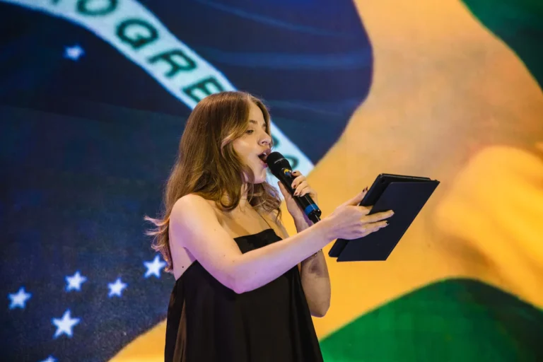 Hino nacional palco no Summit Rental Gestoras 2026, Pullman Guarulhos