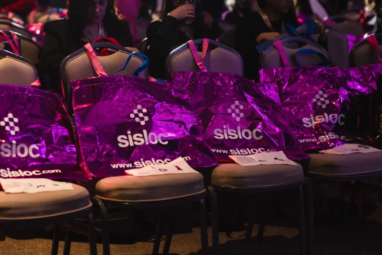 Kits Sisloc cadeiras no Summit Rental Gestoras 2026, Pullman Guarulhos