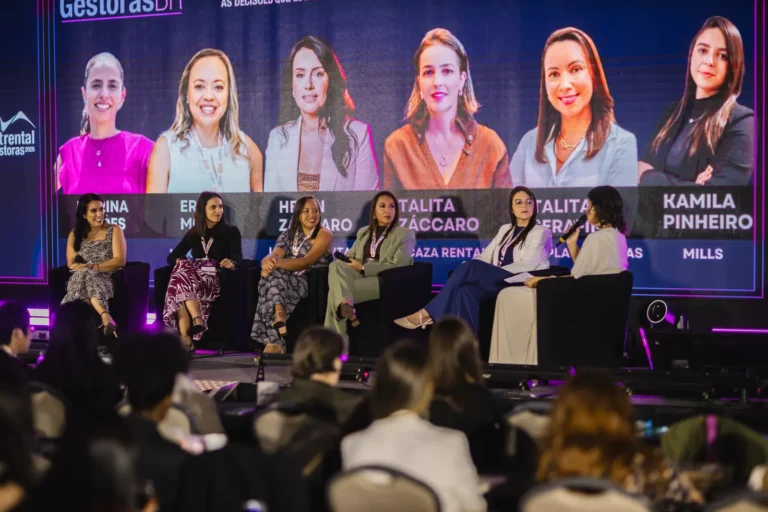 Painel plateia no Summit Rental Gestoras 2026, Pullman Guarulhos