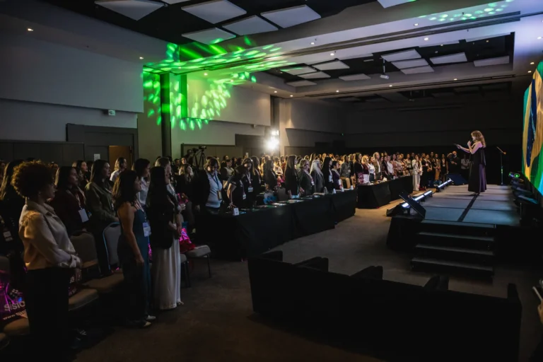 Plateia auditório no Summit Rental Gestoras 2026, Pullman Guarulhos
